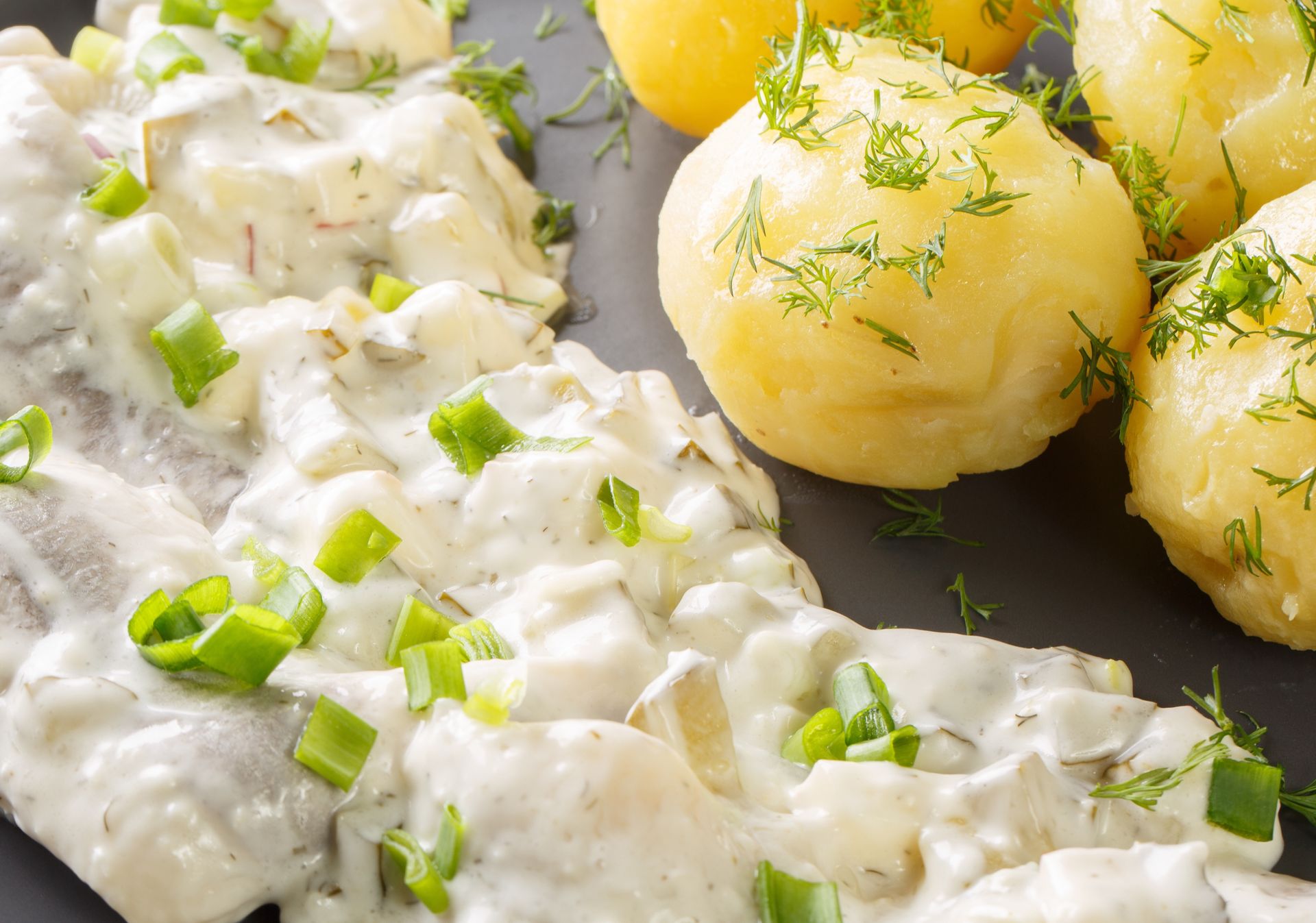 Śledzie z cebulką pójdą w odstawkę. Podobny, ale jeszcze lepszy smak da inne warzywo