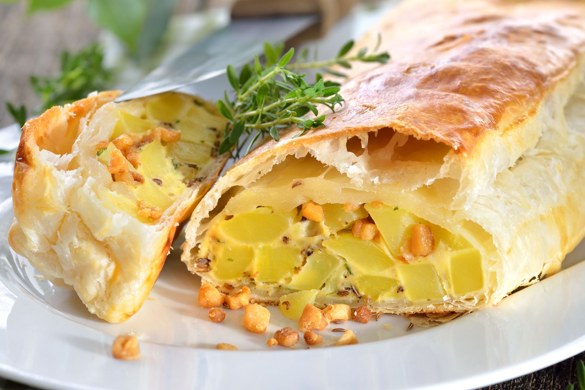 Zawijam ziemniaki w ciasto. Pyszny strudel zbierze gromkie brawa