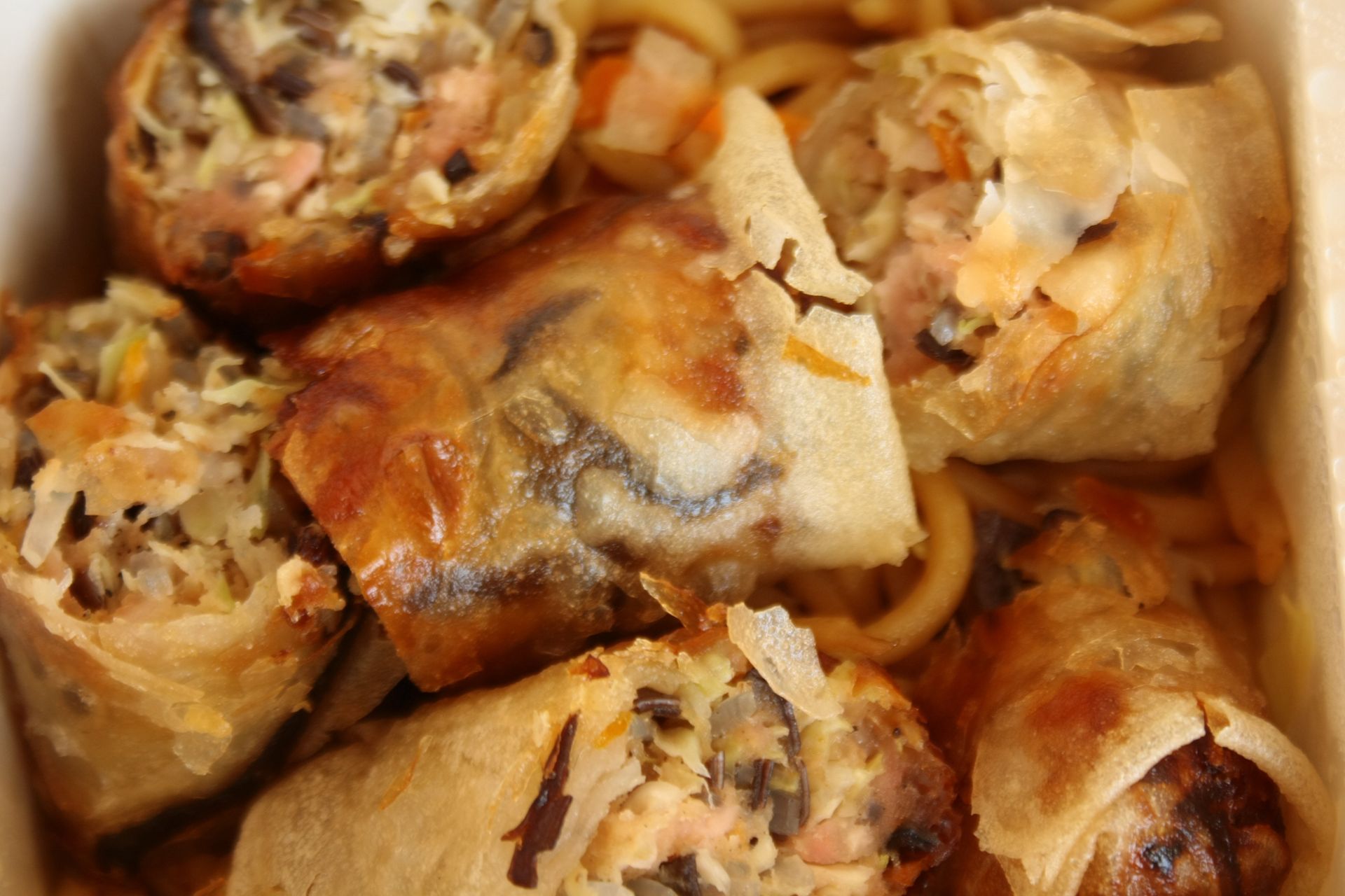 Zamiast zamawiać "z budy", zrób je sobie w domu. Wykorzystasz resztki po rosole