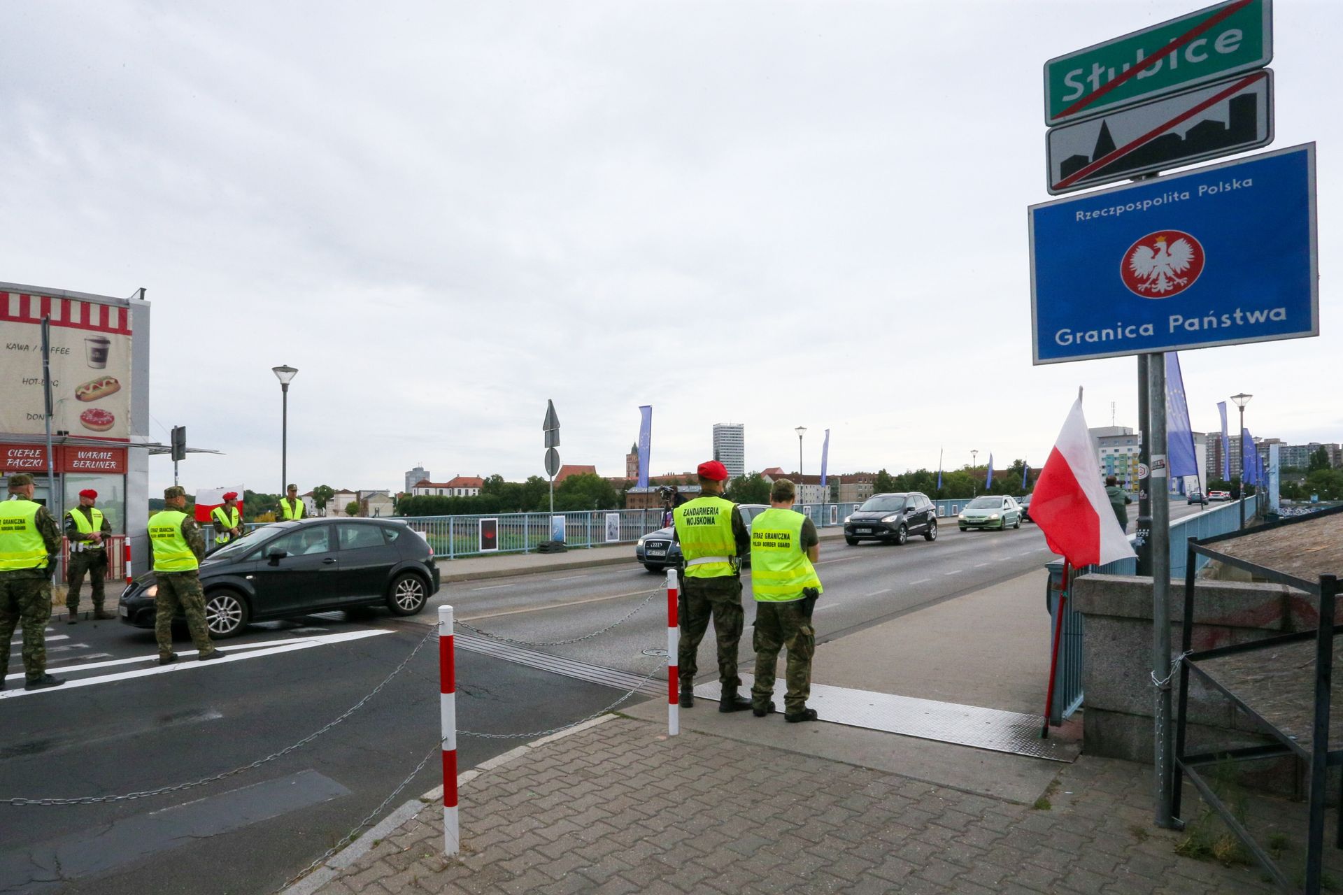 SG podaje statystyki. 33 osoby niewpuszczone do Niemiec