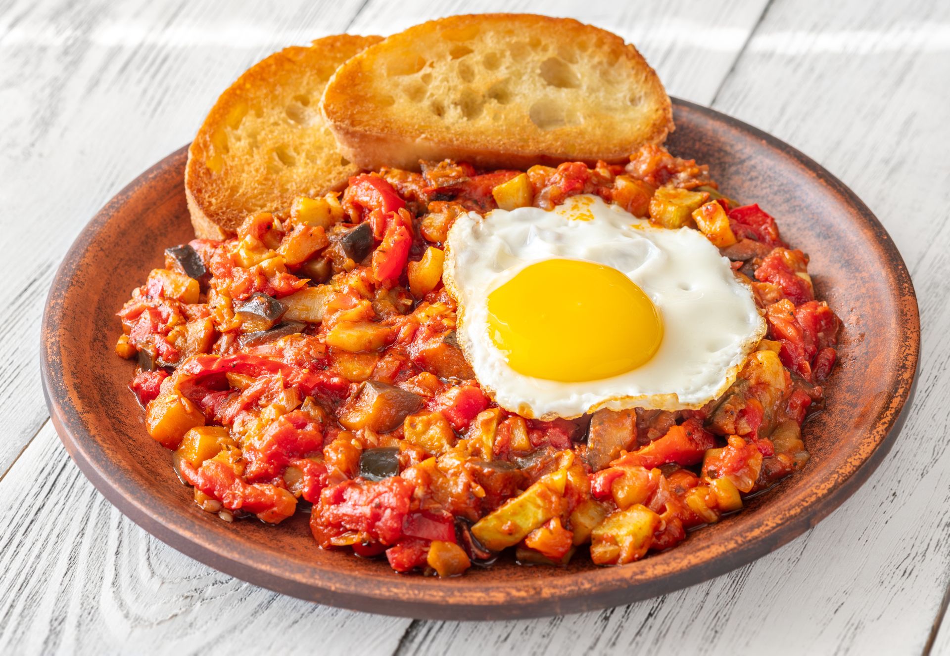 Leciutka potrawka prosto ze słonecznej Hiszpanii. Wypełniona warzywami aż po brzegi