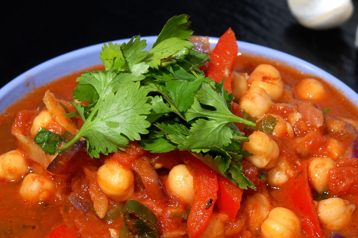 Dodaję do fasolki. Tak smaczne i syte, iż nikt nie zatęskni za kiełbasą
