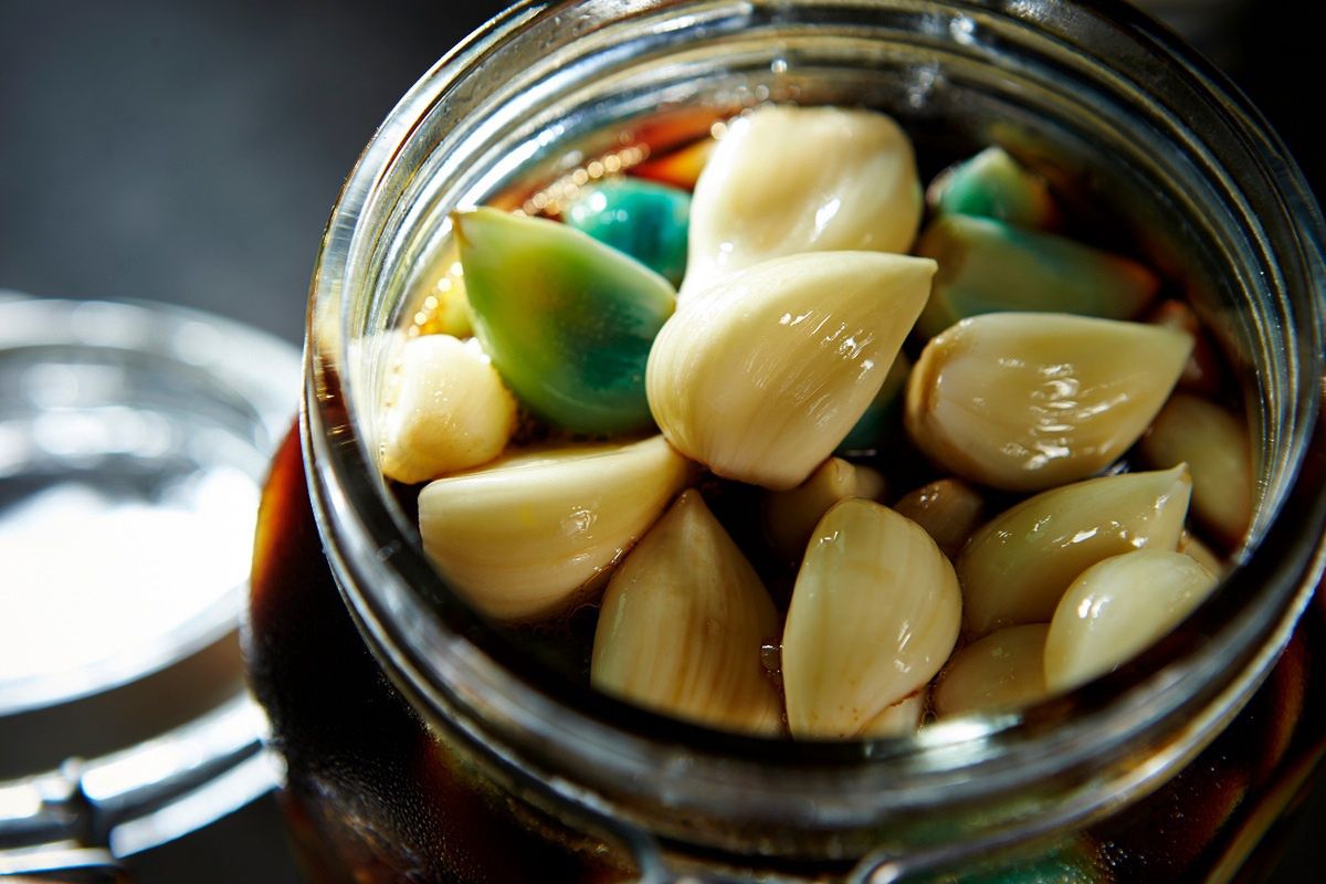 Czy zieleniejący czosnek jest szkodliwy? Wiele osób nie wie i popełnia błąd