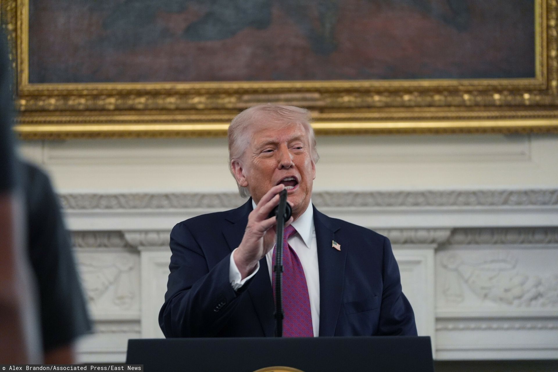 "Ostrzelać i zniszczyć". Trump grozi ws. cieśniny