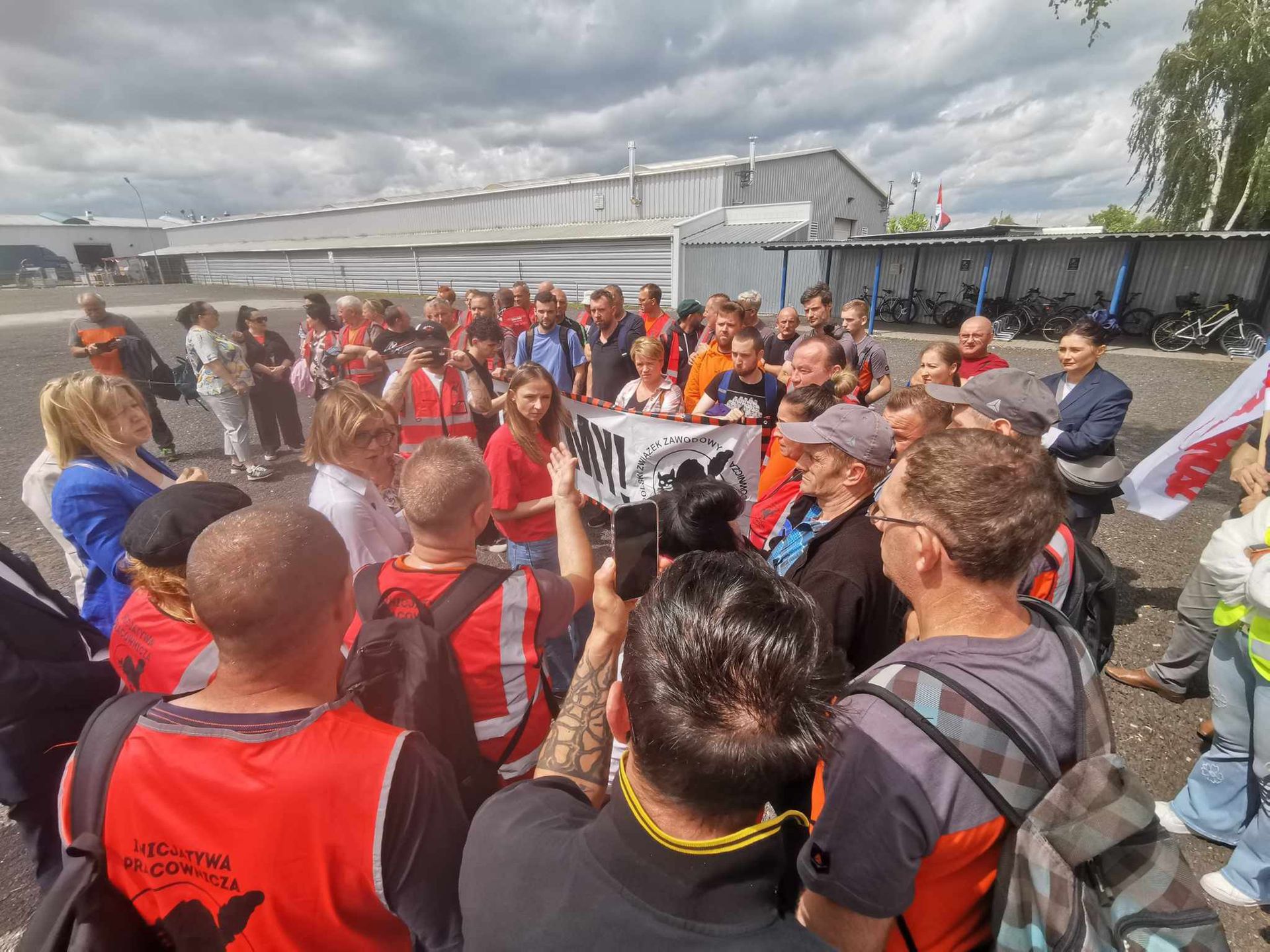 Spór w Gnieźnie. Związkowcy walczą o 800 zł. Siódmy dzień strajku