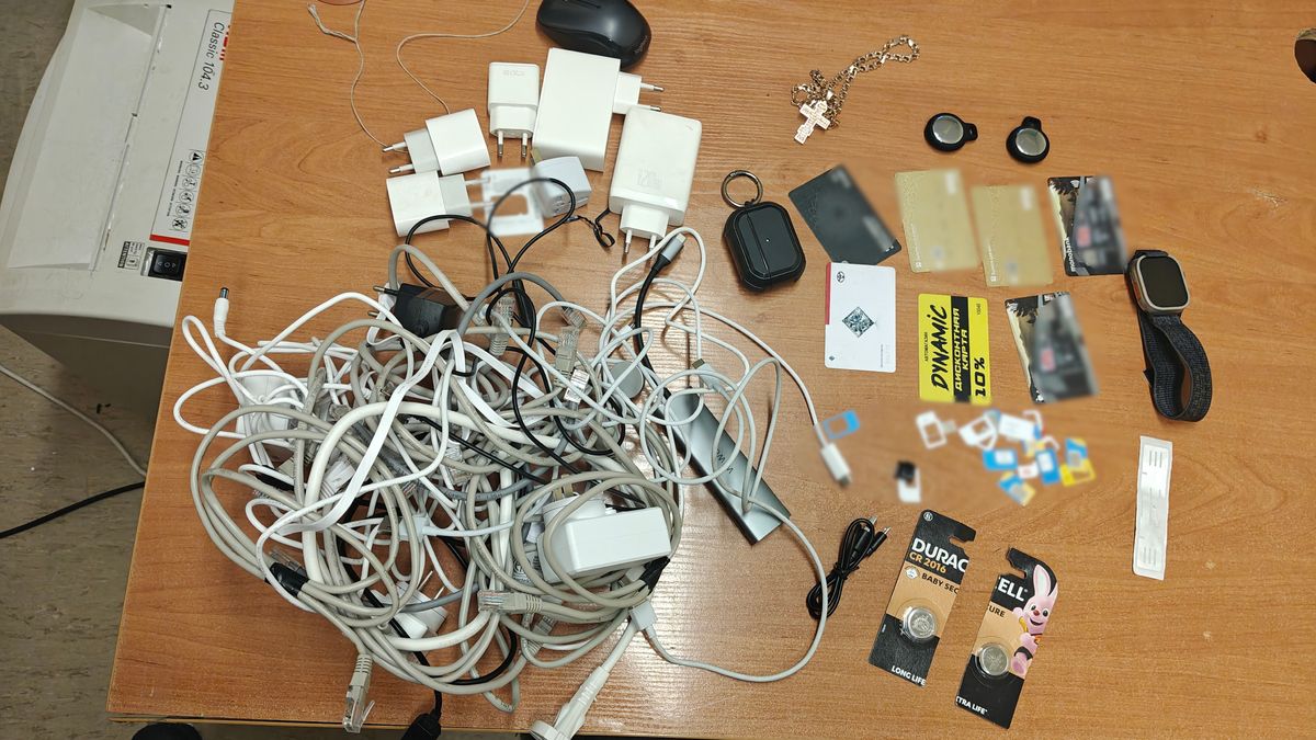 Nietypowe zatrzymanie. Mężczyźni mieli sprzęt hakerski