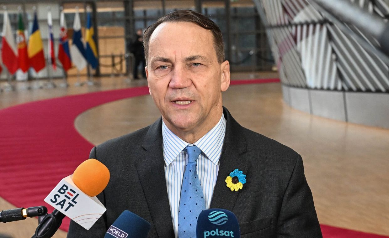 "To mnie szokuje". Sikorski zaskoczony postawą Węgier