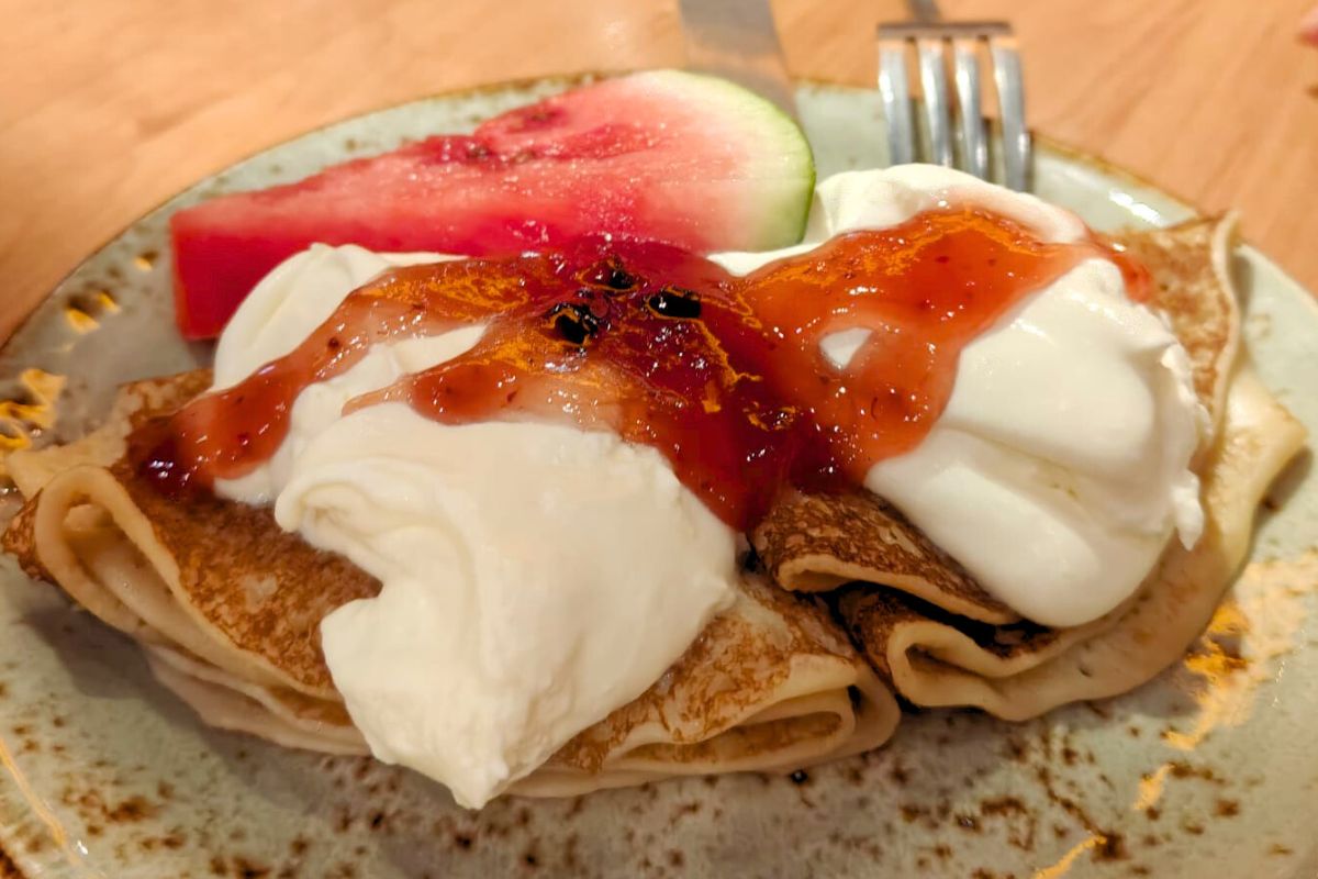Na obiad zrób naleśniki po szwedzku. Biją na głowę choćby te babcine