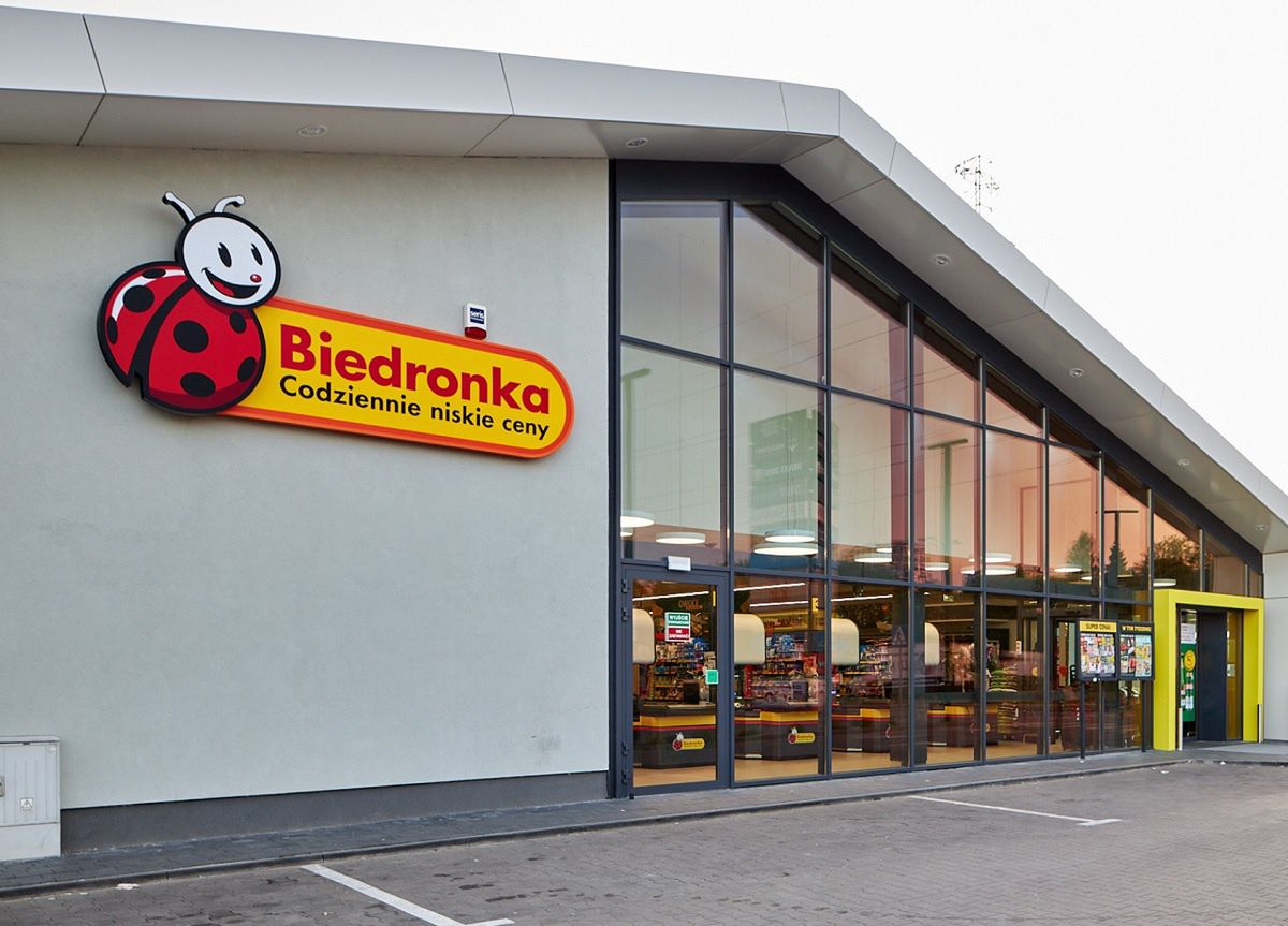 Biedronka nie daje się Dino. Klienci wydali więcej