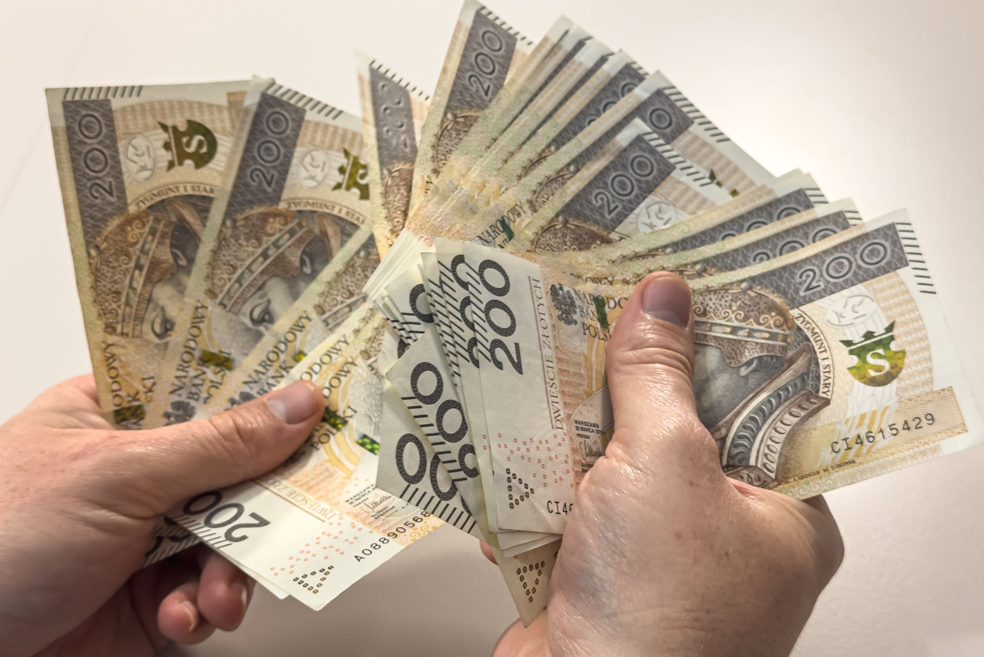 Ile trzeba zarabiać na 8 tys. zł emerytury? Oto szacunki dla 40-latków