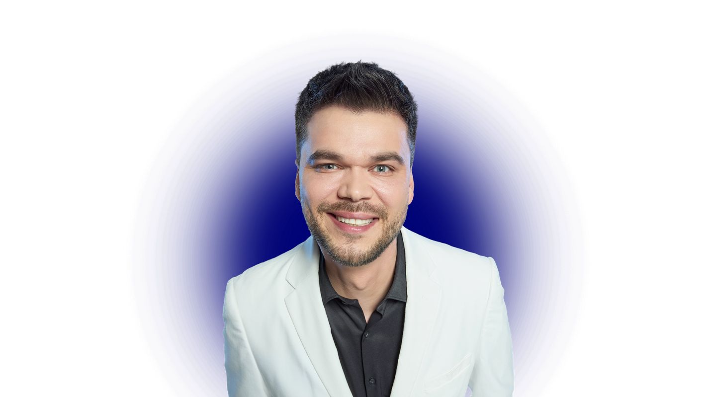 Podbił internet wytykając absurdy "Sprawy dla reportera". Teraz jest twarzą kampanii Komputronika