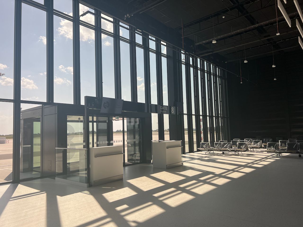 Lotnisko w Radomiu pustoszeje. W zimę tylko jeden kierunek