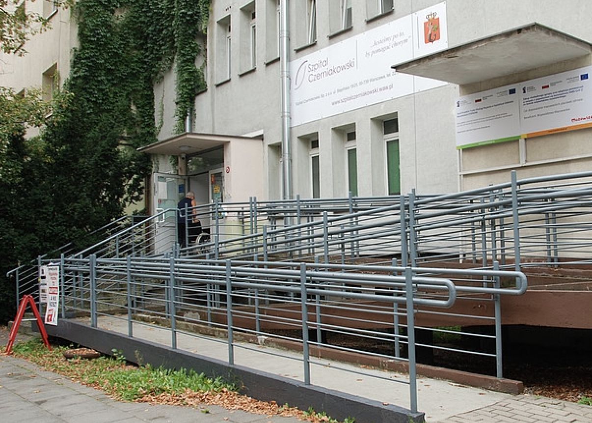 SOR odesłał 83-latkę. "Z taką diagnozą umiera się w domu"