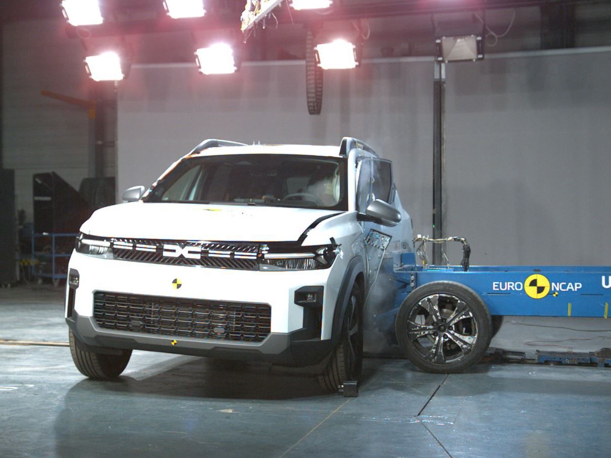 13 nowych aut rozbitych. Pechowa liczba dla Dacii Bigster
