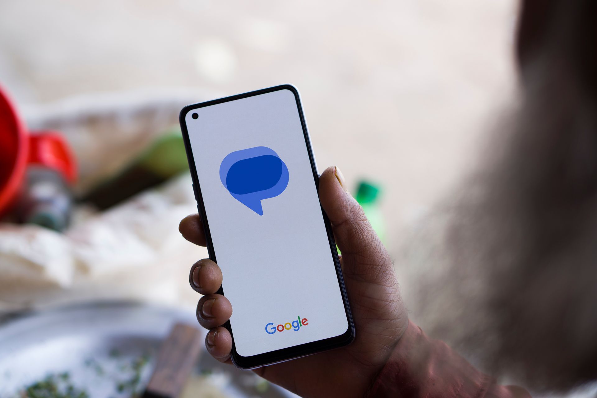 Dziwny problem w Wiadomościach Google. Stare SMS-y trafiają do przypadkowych osób