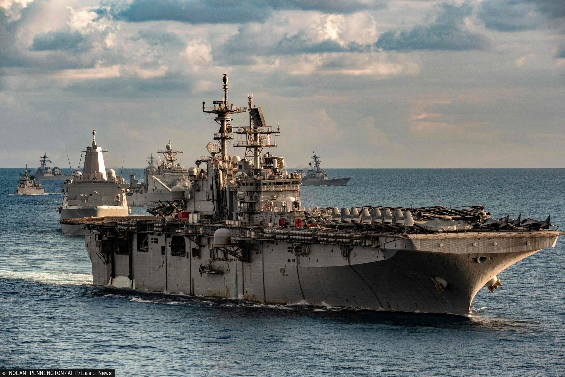 Działo się w nocy. Amerykanie gromadzą wojsko wokół Iranu