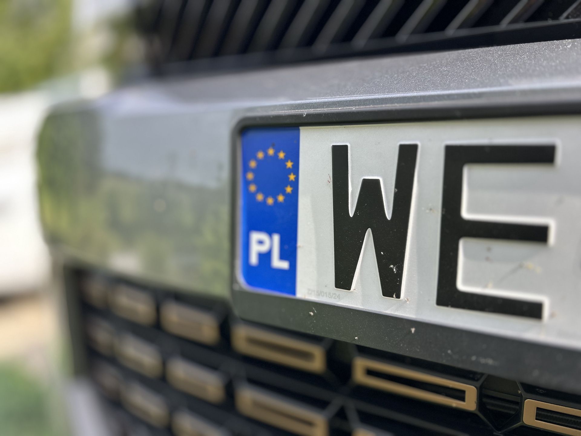 Znak PL na tablicy. Czy wystarczy za granicą?