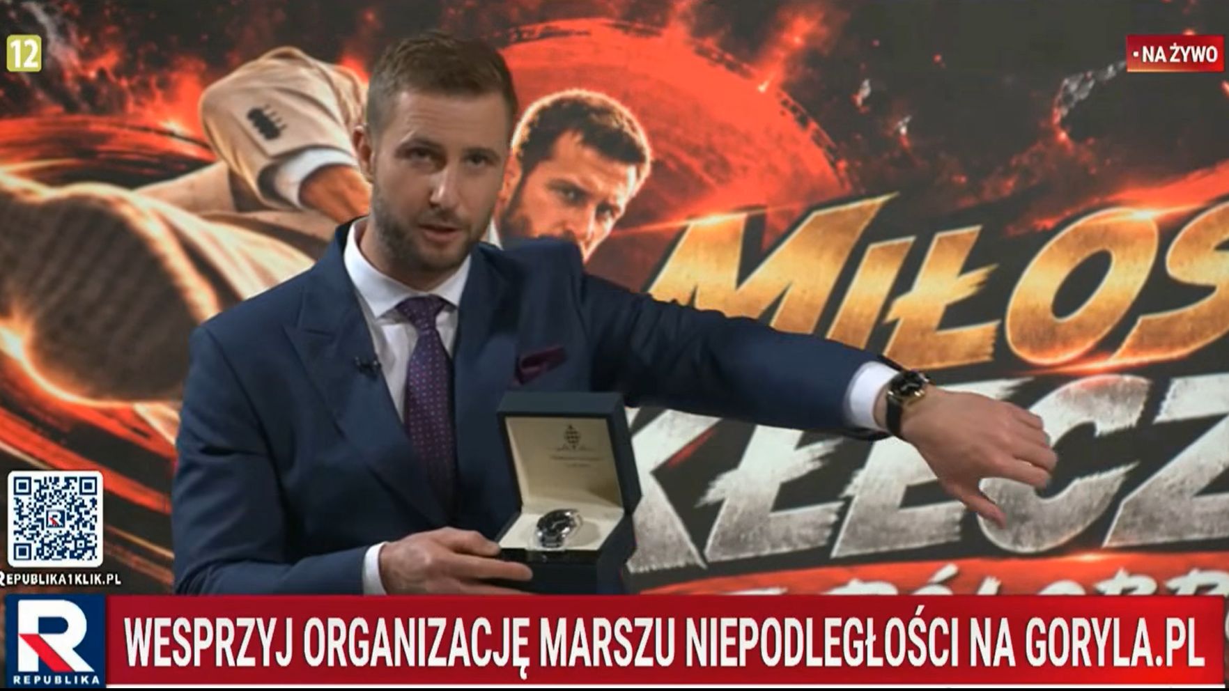 Kłeczek pokazał zegarek, który nazywa się jak słynny kanał TV. "Zakleiliśmy nazwę, żeby KRRiT nie robiła nieprzyjemności"