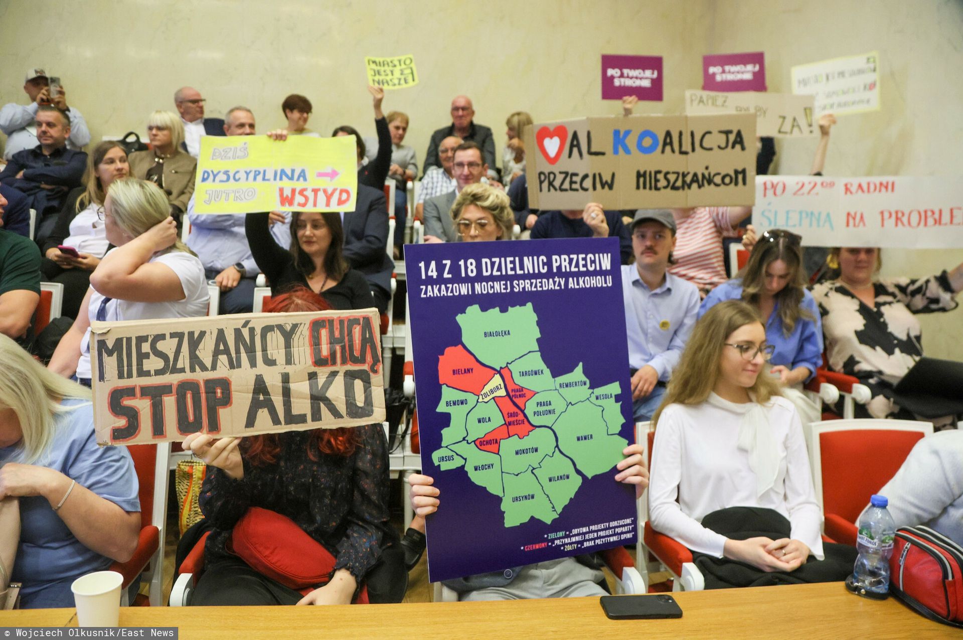 "Hańba, hańba!". Radni za nocną prohibicją w dwóch dzielnicach Warszawy