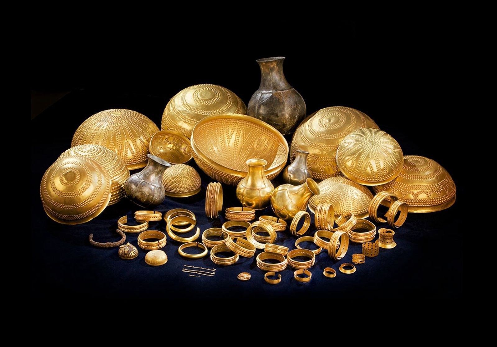 Tajemniczy metal odkryty w starożytnej skrytce skarbów. Pochodzi z kosmosu