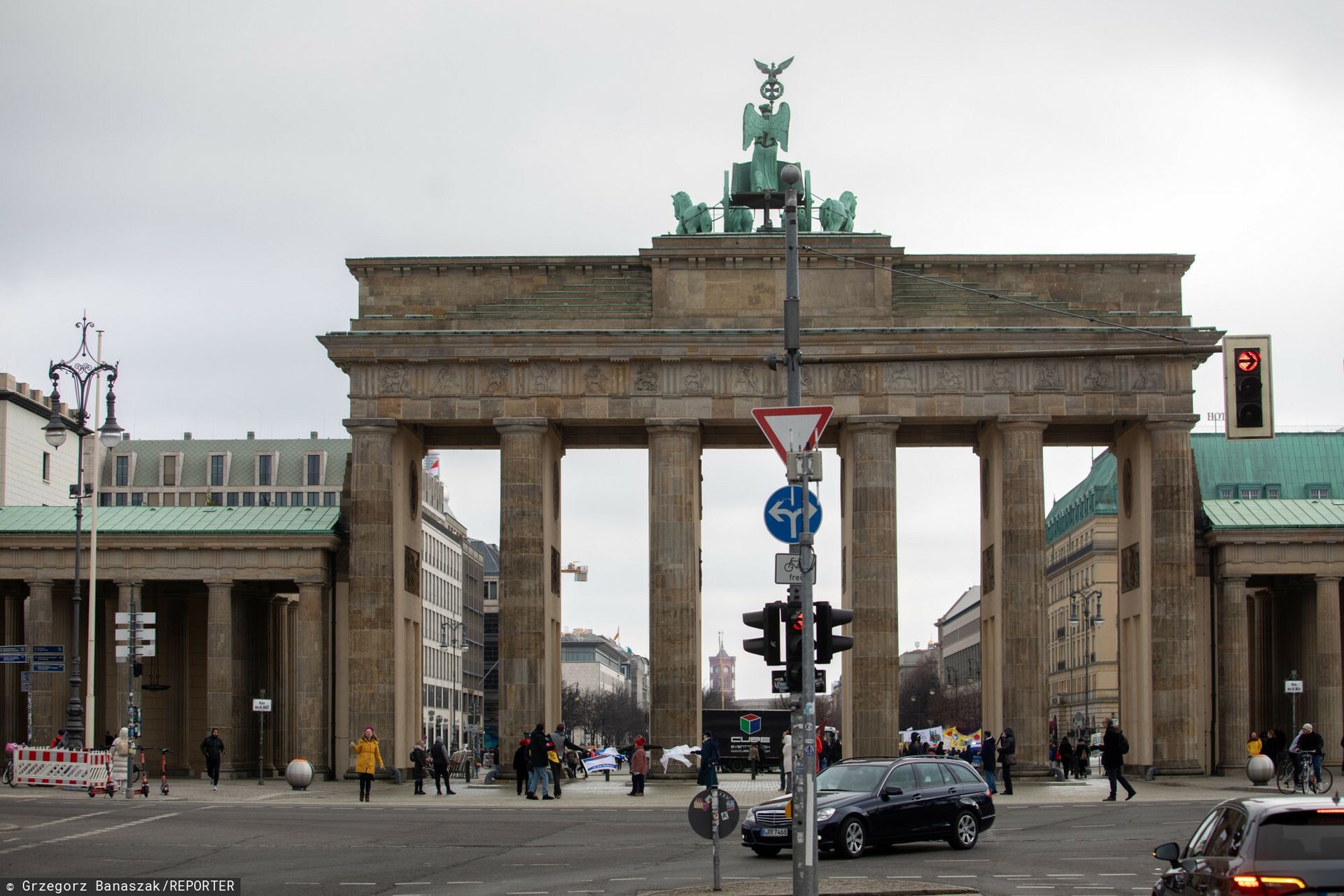 Niemcy piszą o smerfach. "Baśń o krainie cudów" pęka