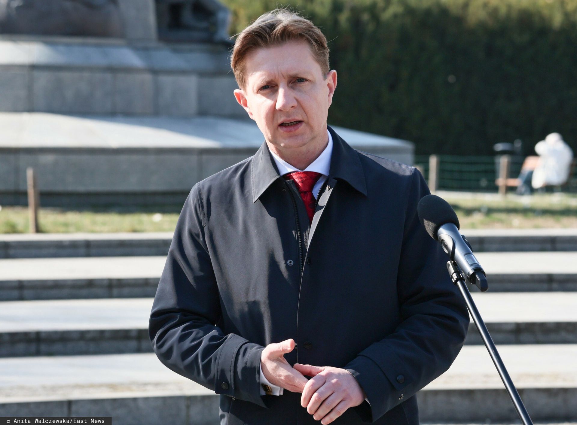 Bartoszewicz ma sposób na demografię. Proponuje bony dla rodziców