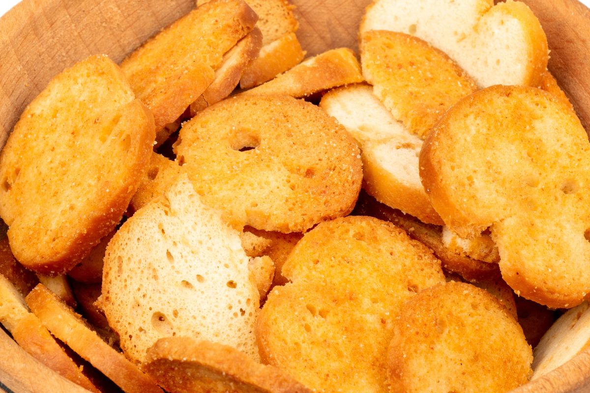 Stary chleb zamieniam w chipsy. Chrupią aż miło