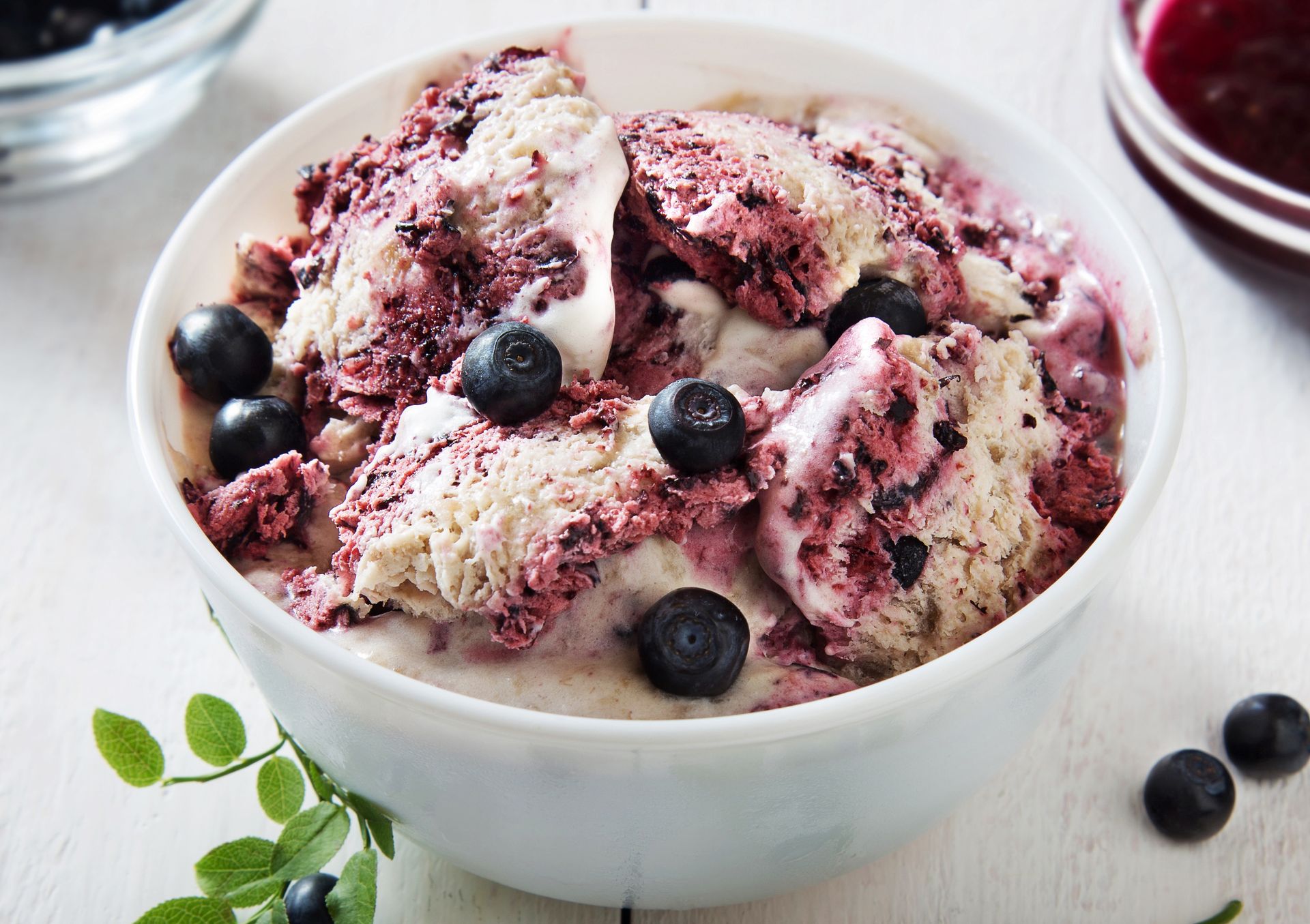 Domowe lody zrobisz choćby bez specjalnej maszynki. Trzymaj się jednej zasady