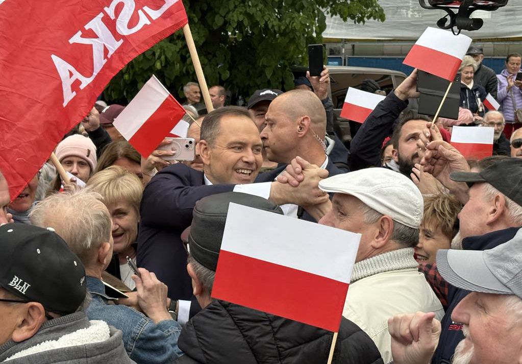 Byliśmy na wiecu Nawrockiego. Oto co mówią jego zwolennicy o aferze