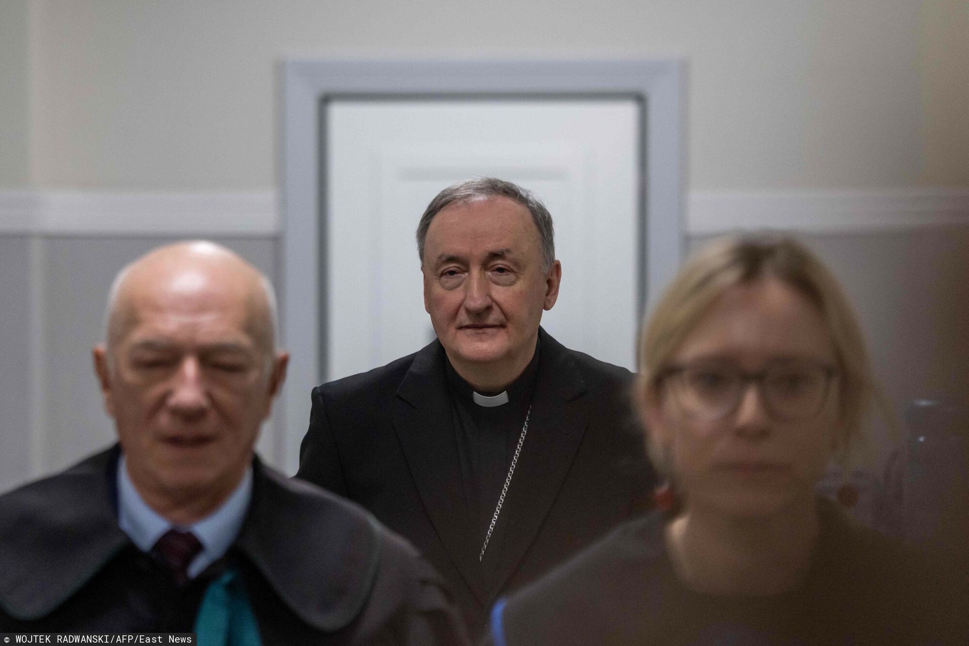 Bezprecedensowy proces biskupa. Sędzia: Kościół to nie wyspa