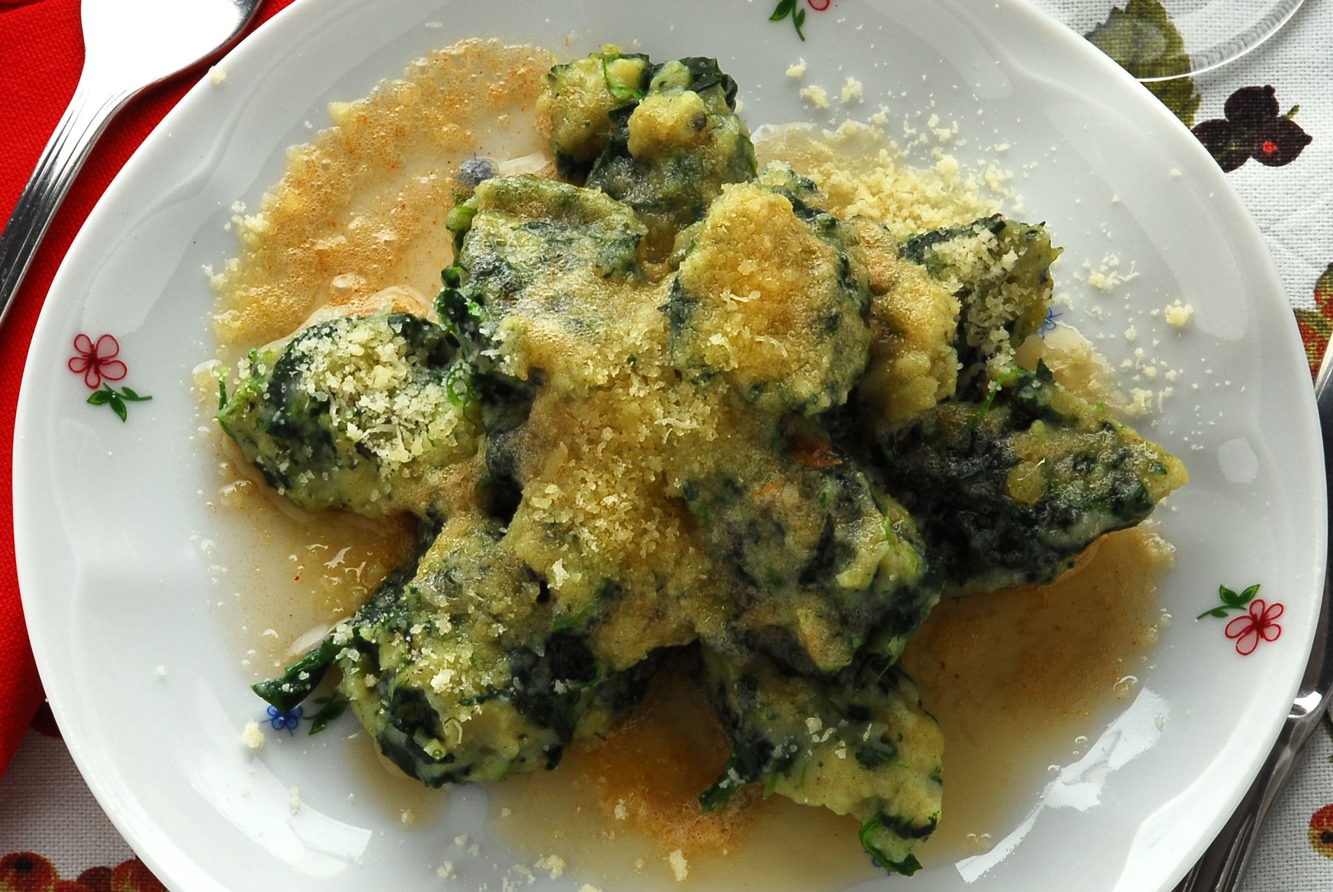 Wyglądają jak nagie ravioli i właśnie stąd ich nazwa. Te włoskie kluski rozpływają się w ustach