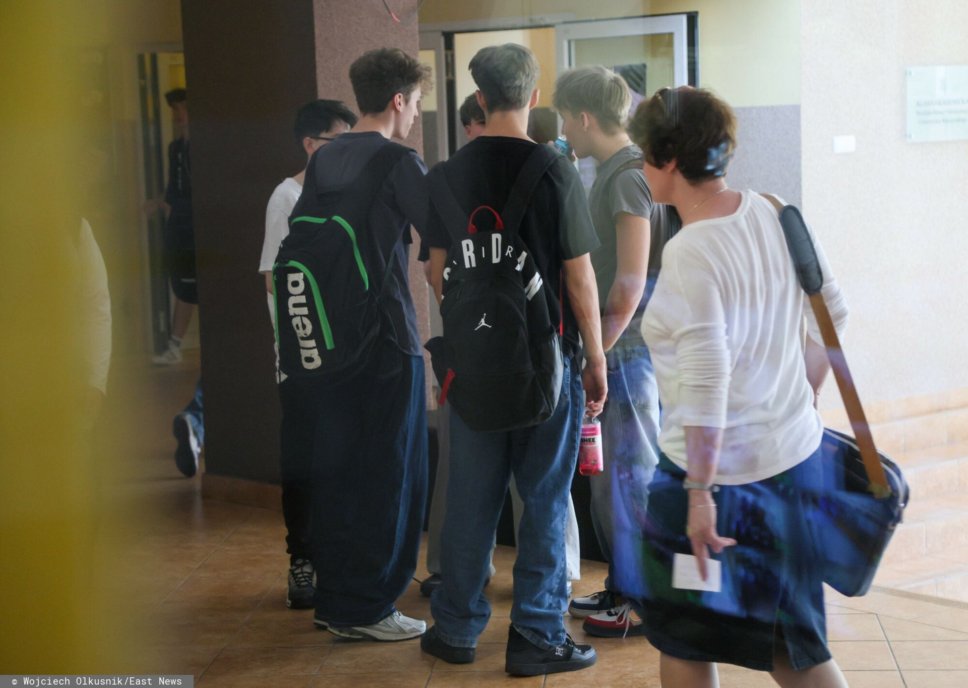 Miała pożyczać pieniądze od uczniów i zlecić pobicie jednego z nich