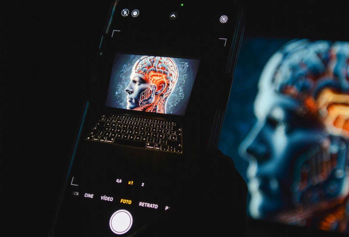 Najwięksi wydawcy kontra firmy AI. Kto podpisał umowy, a kto się pozywa?