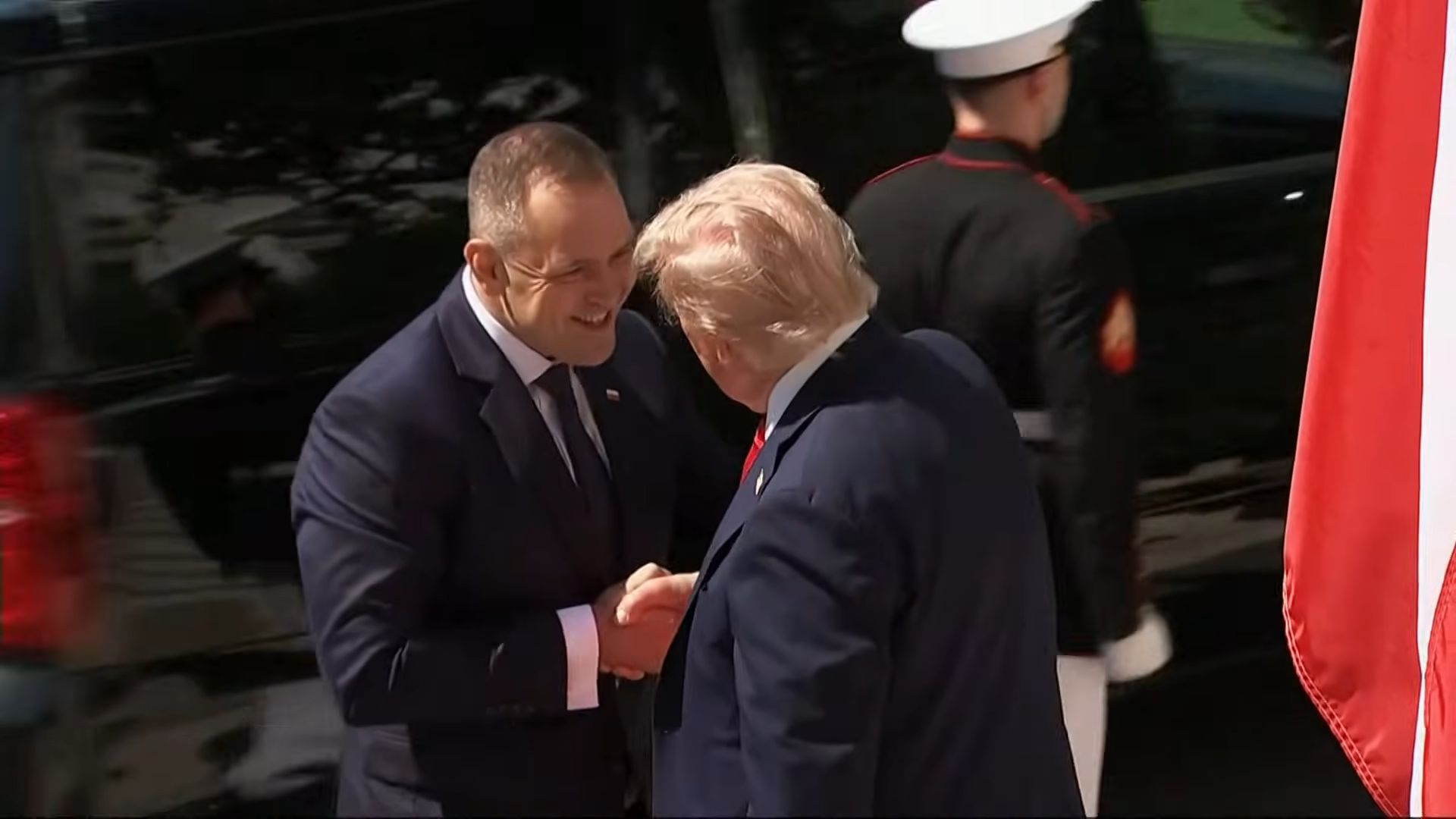 Silny uścisk Trumpa. Tak siłował się z Nawrockim