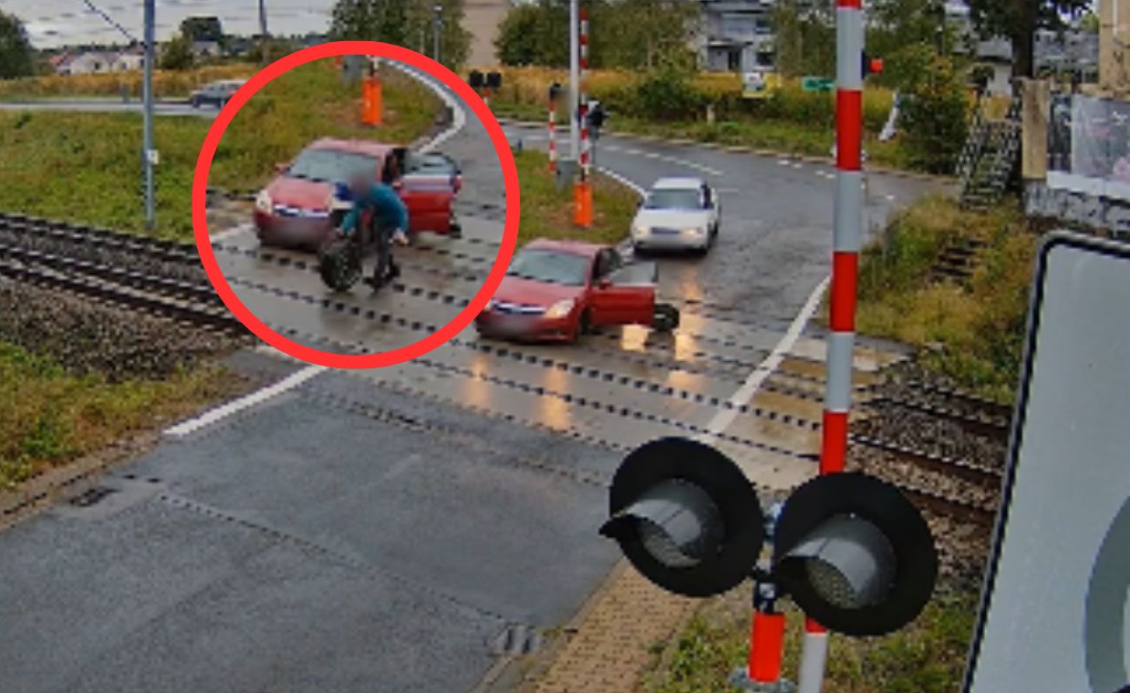 Dramatyczna akcja na przejeździe kolejowym. Jest nagranie