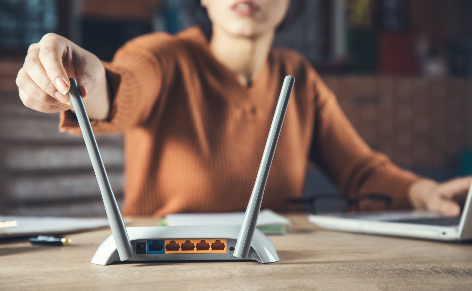 Chcesz, by Wi-Fi działało w całym mieszkaniu? Sprawdź ten trik