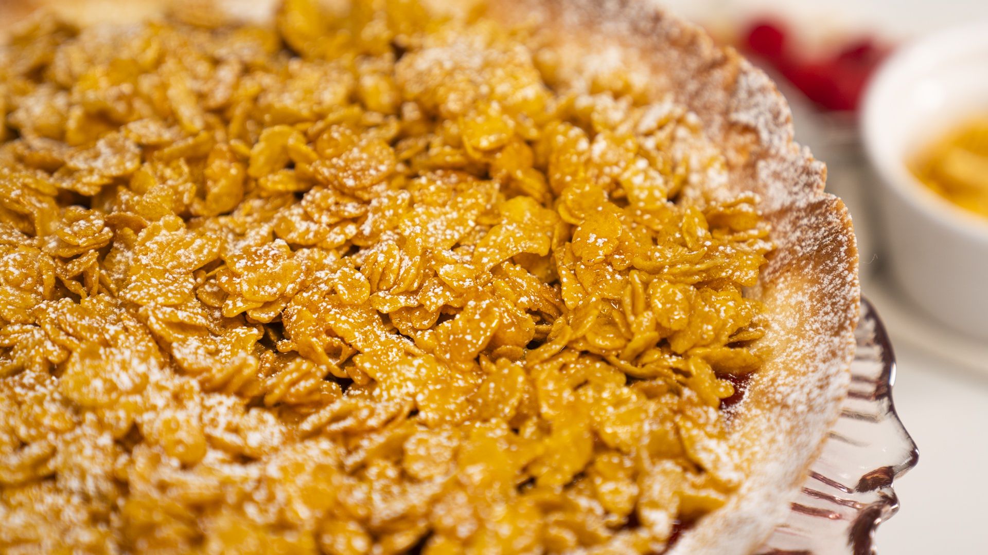 Łączę kilka prostych składników i wkładam do piekarnika. Tarta z chrupiącą posypką znika ze stołu raz-dwa