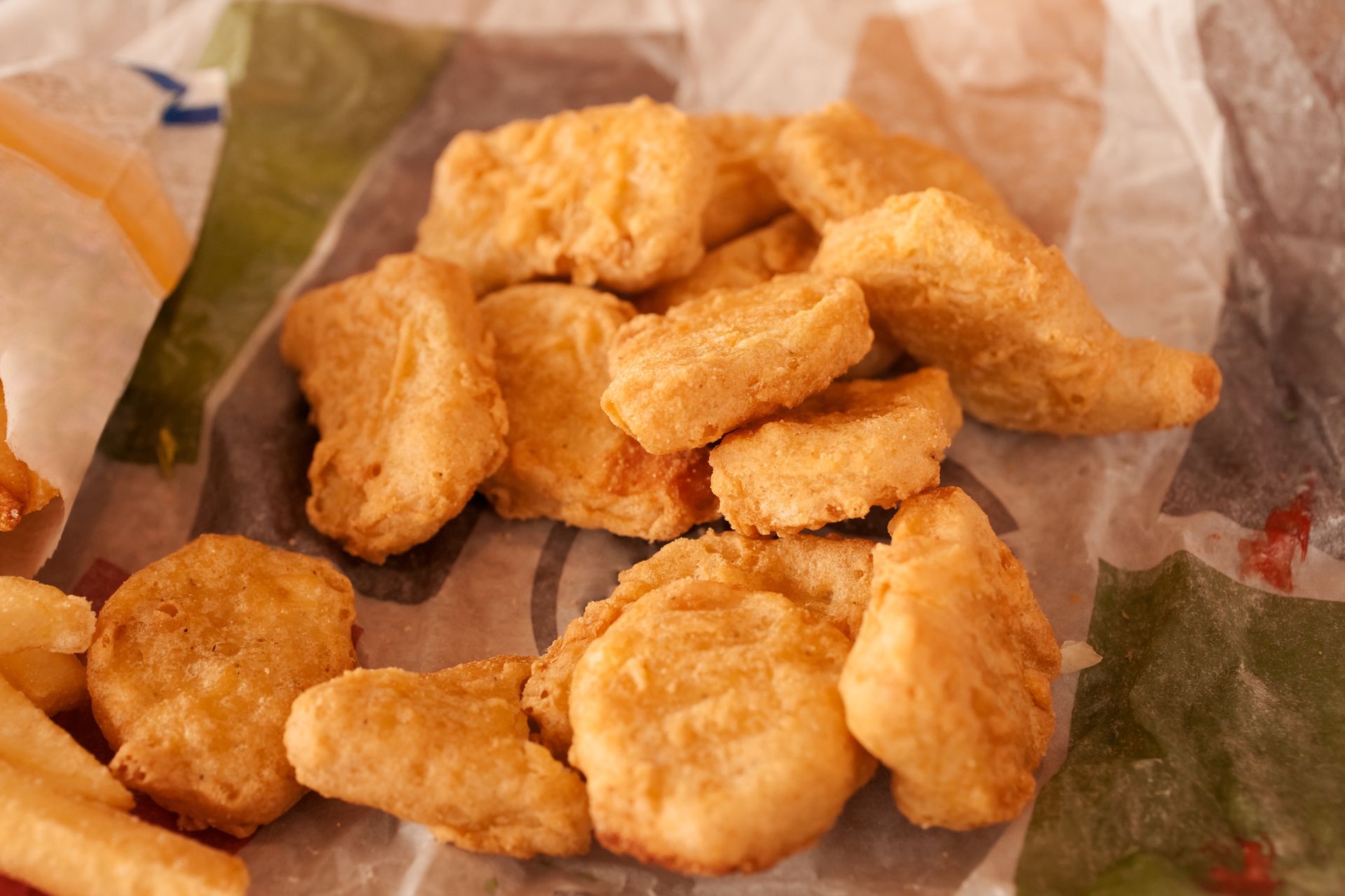 Nie uwierzysz, co daje taką chrupkość. Nuggetsy z kurczaka w genialnej odsłonie
