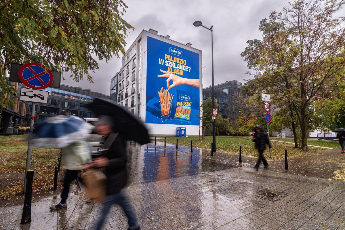 Paluszki Lubella z automatu do szklanki w centrum Warszawy
