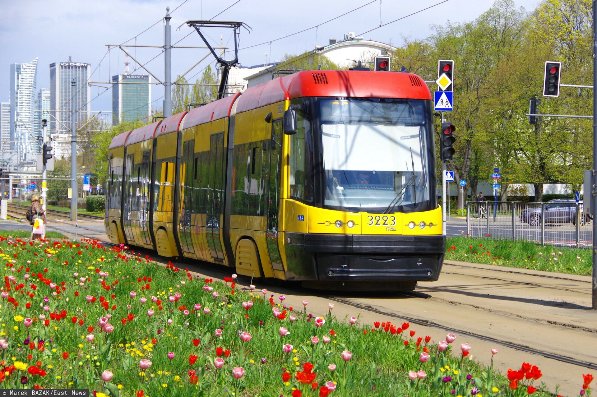 Wpadła pod tramwaj. Śmiertelny wypadek w Warszawie