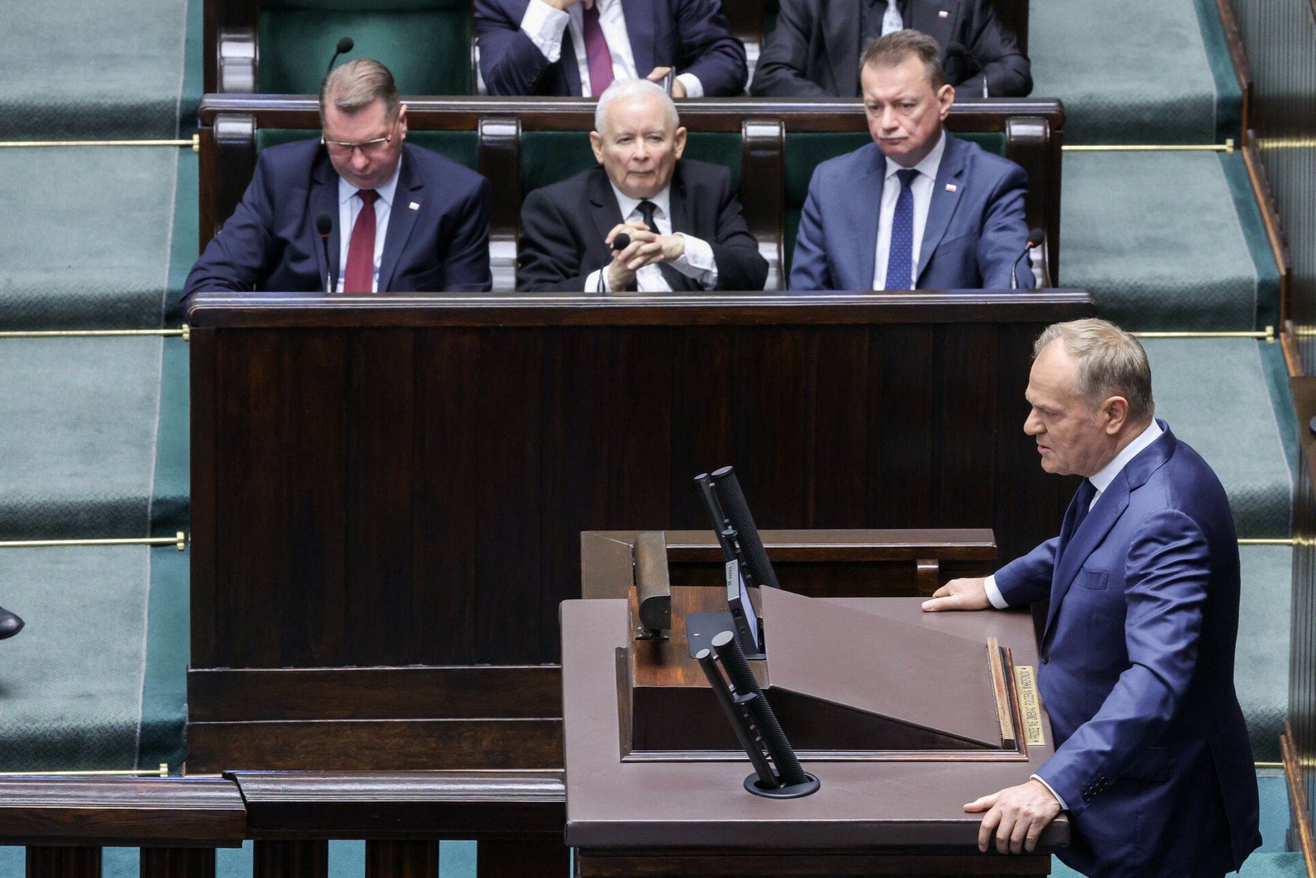 Najnowszy sondaż. Rząd czy opozycja: Komu ufają Polacy?