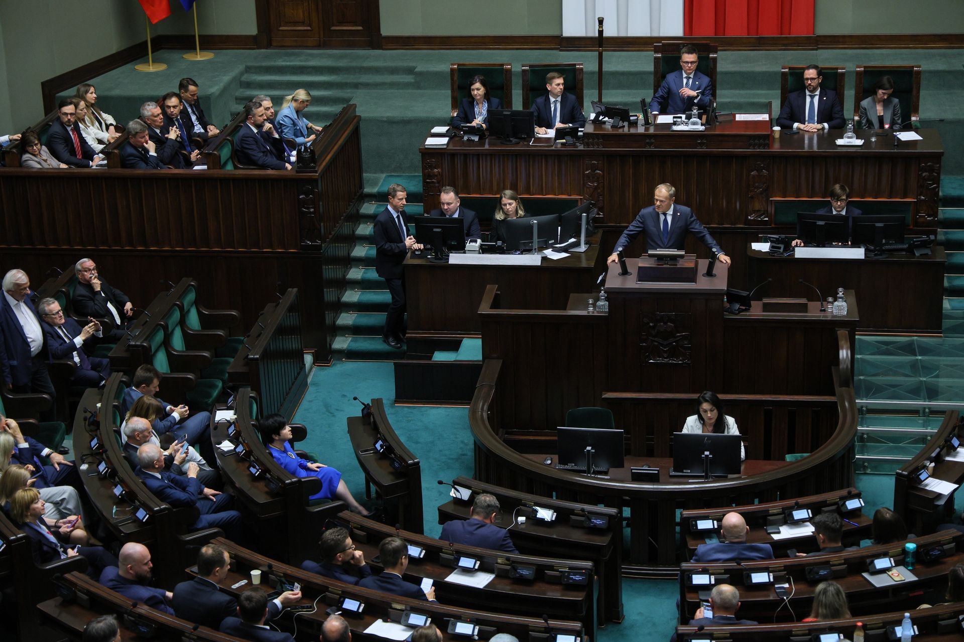 Nowy sondaż partyjny. Mocny debiut formacji Brauna