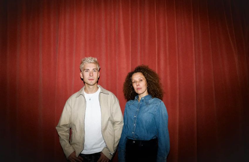 Justyna Sokołowska i Mateusz Vlahos w 180heartbeats + Jung v Matt