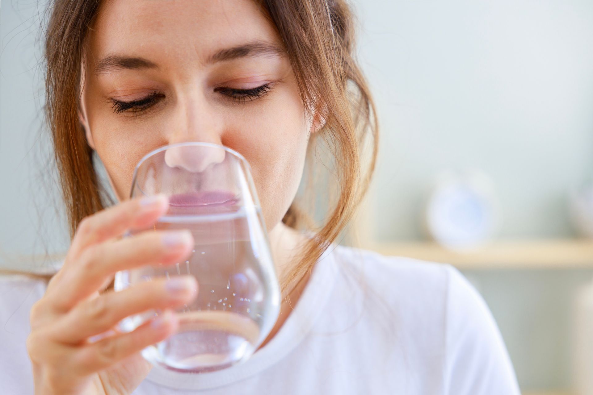 Pij szklankę wody przed każdym posiłkiem. Efekty zobaczysz szybciej, niż myślisz