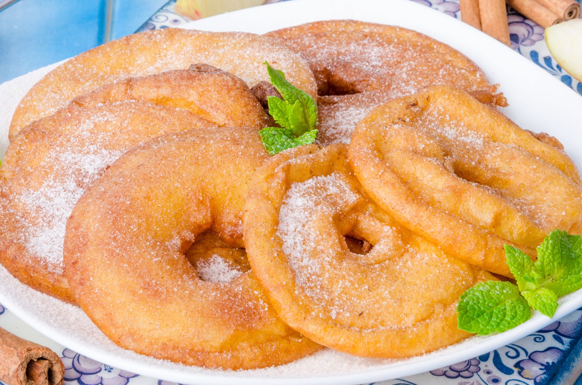 Bez niepotrzebnego ścierania. Jabłka w cieście przygotowuję, gdy nie mam czasu w racuchy