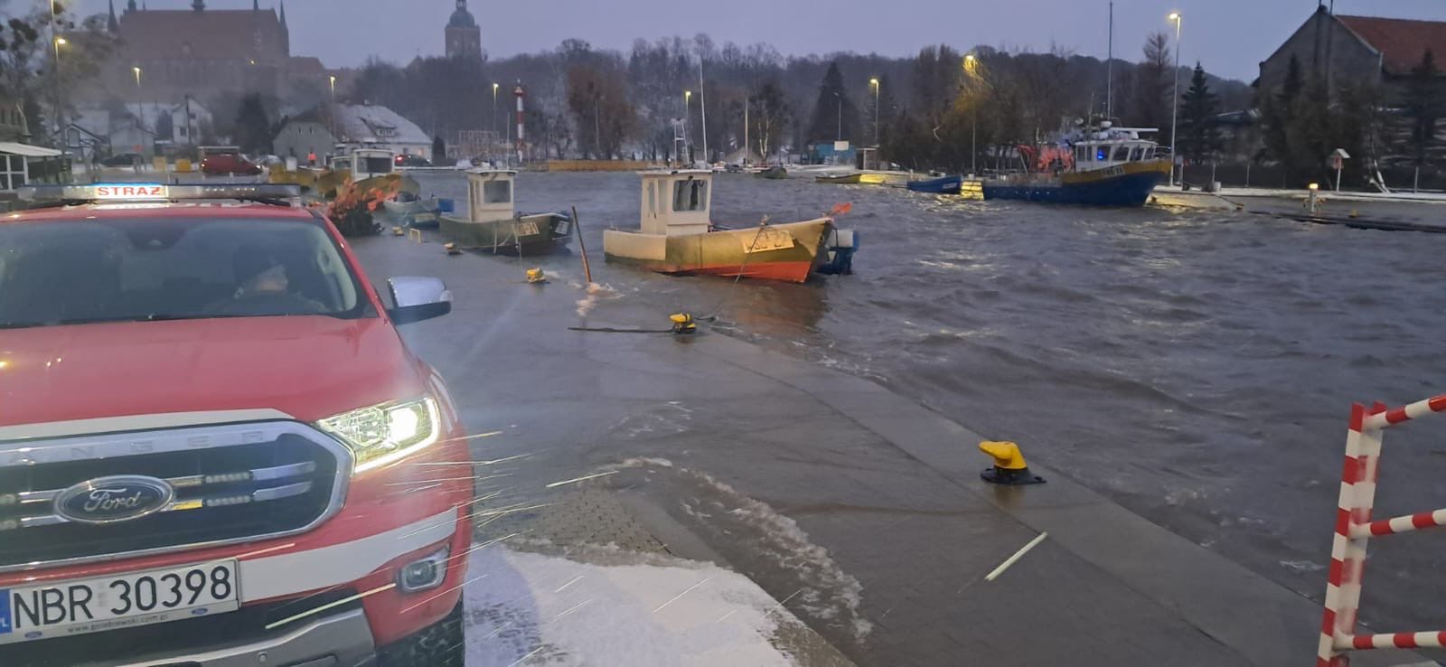 Pogodowy armagedon nad Polską. Nagrania i zdjęcia z burz śnieżnych