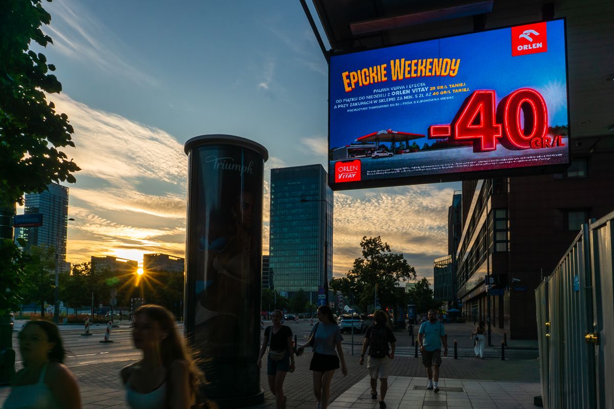 Cyfrowe kontra fizyczne. Czy DOOH zastąpi OOH?