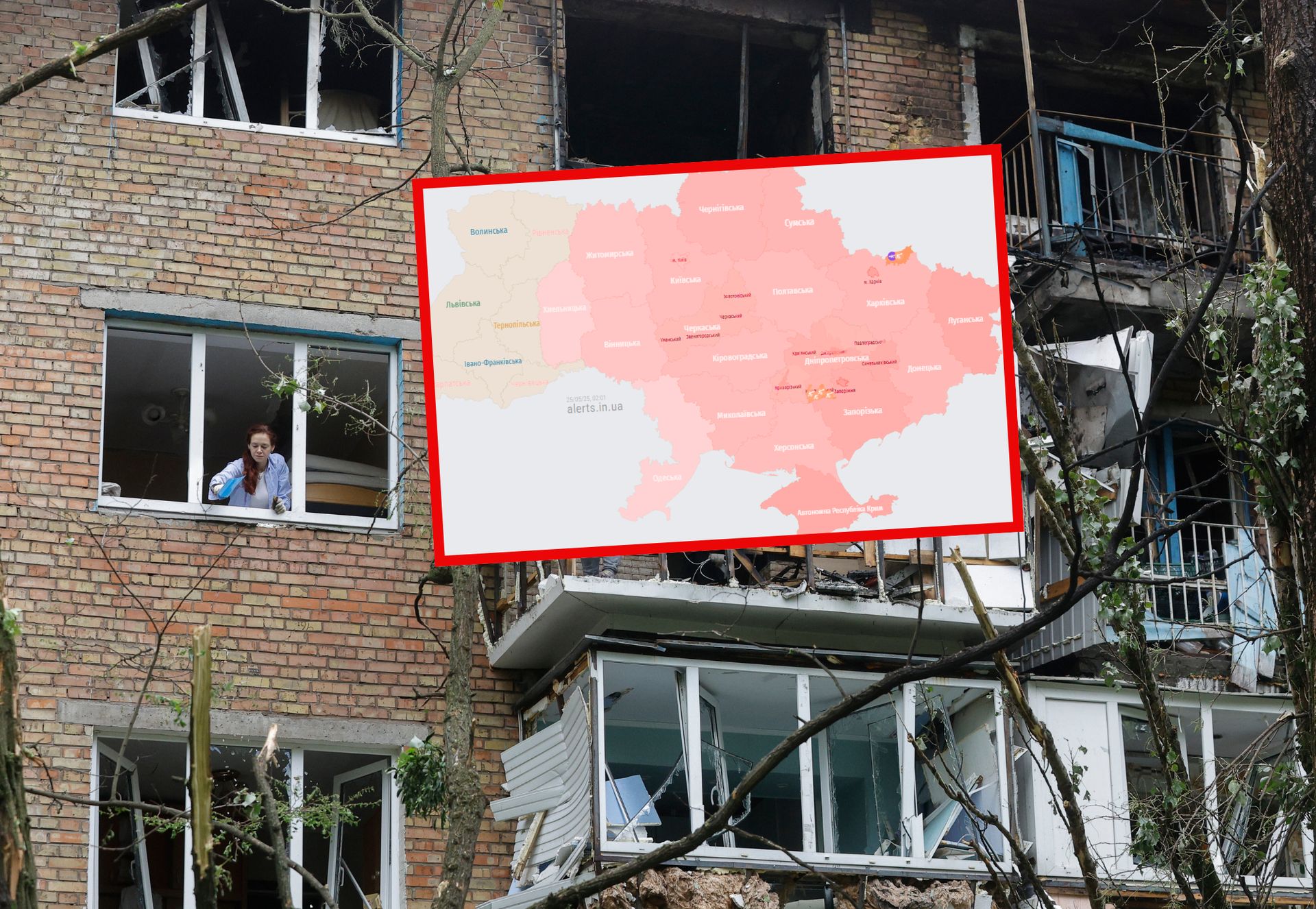 Rosyjskie drony nad Kijowem. Odłamki spadły na budynek mieszkalny