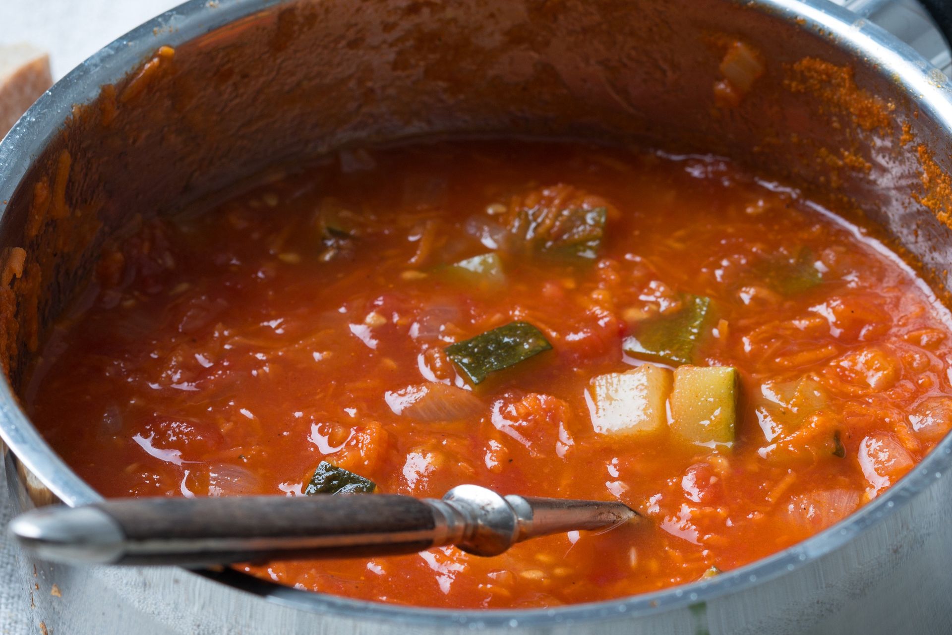 Z francuskiego klasyku przygotowuję pyszną zupę. Pełna aromatów, rozgrzeje w mroźny dzień