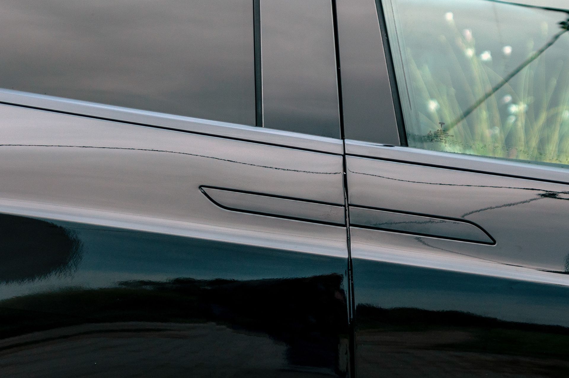 Chiny zakazują stosowania elektrycznych klamek. Jest oficjalna data